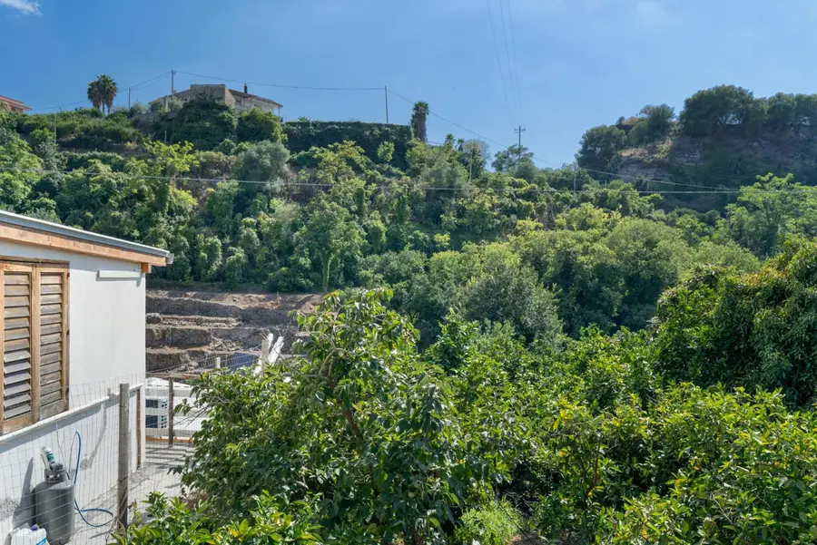 La valle verde vista dalla struttura